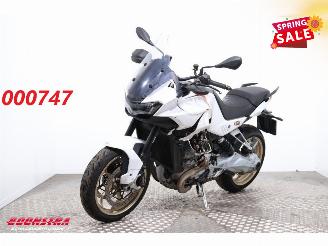 krockskadad bil motor Moto Guzzi  V100 Mandello LED Cruise BY 2023 2023/7