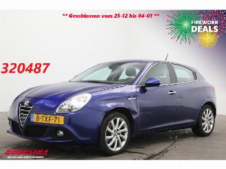 škoda osobní automobily Alfa Romeo Giulietta 1.4 T 170 PK Aut. Distinctive Lusso Navi Clima Cruise PDC AHK 2014/5