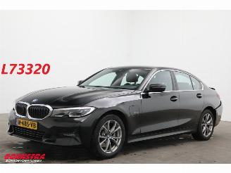 krockskadad bil auto BMW 3-serie 320e Business Edition Plus LED Leder Navi Clima Cruise SHZ PDC 2022/1