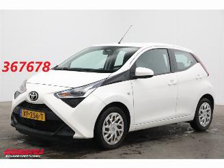 Schadeauto Toyota Aygo 1.0 VVT-i x-play Radio Bluetooth Airco Cruise Camera 2019/2