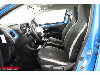 Toyota Aygo 1.0 VVT-i x-play Bluetooth Airco Cruise Camera picture 16