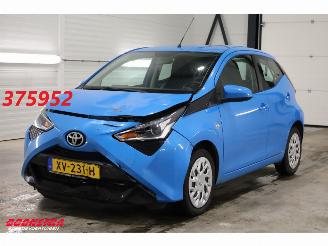 škoda osobní automobily Toyota Aygo 1.0 VVT-i x-play Bluetooth Airco Cruise Camera 2019/4