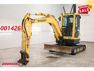 damaged passenger cars Hyundai  Robex 35-Z-9 BY 2016 3.572 Uur 2016/12