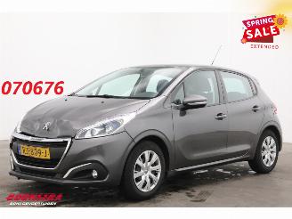 Coche accidentado Peugeot 208 1.2 PureTech Blue Lion 5-DRS Navi Airco Cruise PDC 41.267 km! 2017/11
