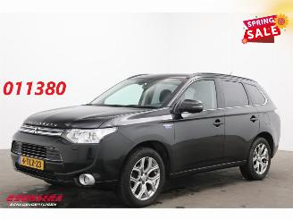 Auto incidentate Mitsubishi Outlander 2.0 PHEV Instyle 4WD Leder Schuifdak Navi Clima Cruise SHZ AHK 2014/3