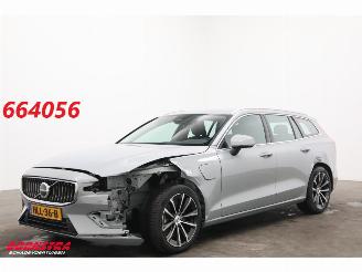 krockskadad bil bedrijf Volvo V-60 T6 Plug-in hybrid AWD Essential Bright LED ACC Navi Camera LRHZ AHK 2025/4