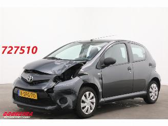 Damaged car Toyota Aygo 1.0 VVT-i Now 5-DRS Navi Airco 96.456 km! 2013/9