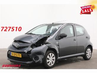 Auto incidentate Toyota Aygo 1.0 VVT-i Now 5-DRS Navi Airco 96.456 km! 2013/9