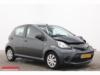 Toyota Aygo 1.0 VVT-i Now 5-DRS Navi Airco 96.456 km! picture 2