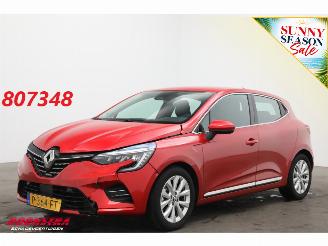 krockskadad bil auto Renault Clio 1.6 E-Tech Hybrid 140 Intens LED 360° Apple/Android Camera PDC 2022/2