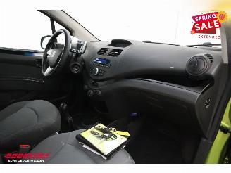 Chevrolet Spark 1.0 16V LS Airco LMV Elek Ramen 89.221 km! picture 13