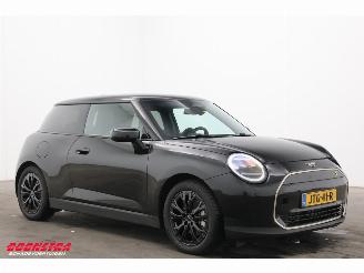 Mini Cooper SE Favoured M 54.2 kWh Pano LED ACC Leder Camera SHZ 2.035 km! picture 2