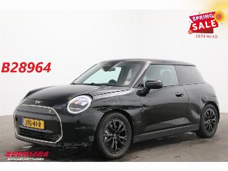 Auto incidentate Mini Cooper SE Favoured M 54.2 kWh Pano LED ACC Leder Camera SHZ 2.035 km! 2026/1
