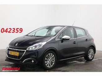 Damaged car Peugeot 208 1.2 PT BlueLease Allure Navi Clima Cruise PDC Apple/Android 2019/5
