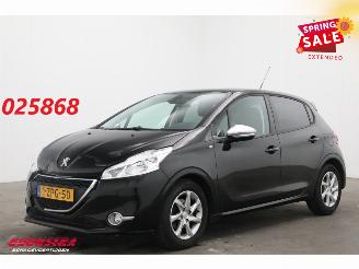 Schadeauto Peugeot 208 1.2 PT Aut. Style Pack Navi Clima Cruise PDC 58.047 km! 2015/2