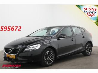 Unfallwagen Volvo V-40 1.5 T2 Aut. Momentum LED Navi Clima Cruise SHZ PDC 2019/6