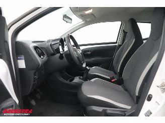 Toyota Aygo 1.0 VVT-i x-play Navi Airco Cruise Camera picture 14