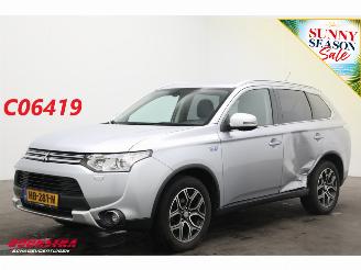 Coche accidentado Mitsubishi Outlander 2.0 PHEV Executive Edition X-Line Navi Clima Cruise Camera AHK 2015/10