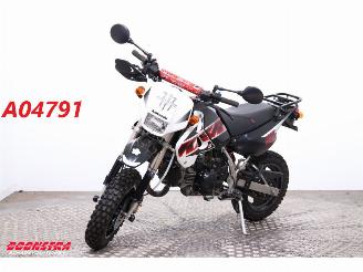 krockskadad bil auto Kawasaki V-50 KSR 110 Nojima Exhaust 2006/7