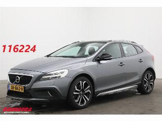 uszkodzony samochody osobowe Volvo V-40 Cross Country 2.0 D3 Aut. Summum Pano Memory LED Camera Cruise SHZ 2016/6