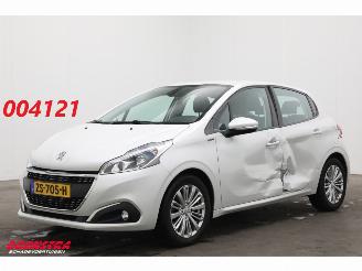 skadebil auto Peugeot 208 1.2 PT. 110 Signature Clima PDC Mirrorlink Camera 93.920 km! 2019/1