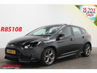 damaged passenger cars Ford Focus 2.0 EcoBoost ST-3 250 PK Schuifdak Leder Clima Cruise Camera SHZ 2013/7