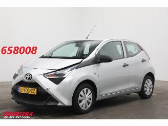 Voiture accidenté Toyota Aygo 1.0 VVT-i x-fun Airco Bluetooth 38.601 km! 2021/8