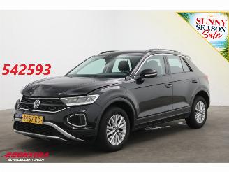 krockskadad bil auto Volkswagen T-Roc 1.0 TSI Life ACC Virtual Apple/Android PDC 2023/2