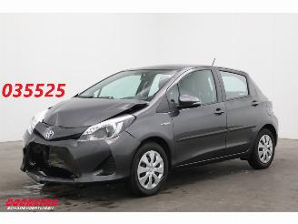Voiture accidenté Toyota Yaris 1.5 Full Hybrid Aspiration 5-drs Cruise Clima Bluetooth Camera 2013/4