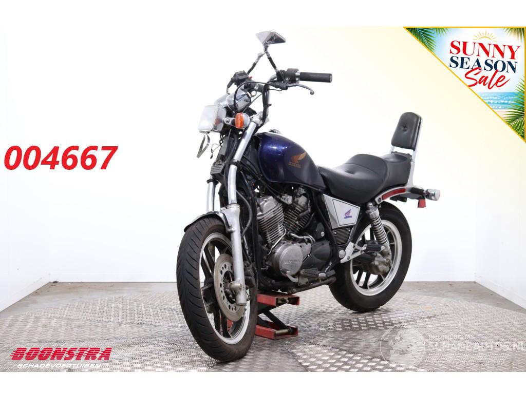 Honda  VT 400 C