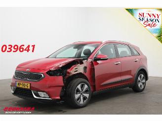 krockskadad bil auto Kia Niro 1.6 GDi Hybrid First Edition Cruise Clima Navi Bluetooth Camera PDC 2017/3