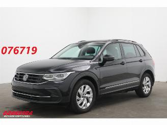 Schadeauto Volkswagen Tiguan 2.0 TSI DSG 4Motion Pano Schuif/kantel ACC Clima Navi SHZ Apple/Android Camera PDC 2023/7