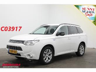 krockskadad bil auto Mitsubishi Outlander 2.0 PHEV Executive Edition Navi Cruise Clima Bluetooth 2014/10