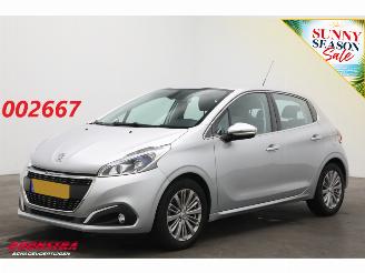 Vaurioauto  passenger cars Peugeot 208 1.2 PureTech Allure Apple/Android Navi Clima Cruise Camera 64.916 km! 2017/3