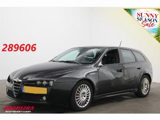 Vaurioauto  passenger cars Alfa Romeo 159 Sportwagon Sportwagon 2.0 JTD Ti Distinctive Eerste Eigenaar! Navi Clima Cruise PDC AHK 2011/11