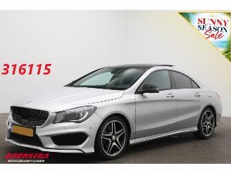 Vaurioauto  passenger cars Mercedes Cla-klasse 180 AMG Ambition Pano Schuif/kantel Cruise Navi Clima PDC Bluetooth 2015/11