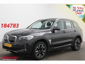 krockskadad bil auto BMW iX3 Executive 80 kWh Pano ACC Navi Clima Apple/Android Leder SHZ Camera PDC 2021/11
