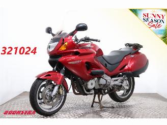 skadebil motor Honda NT 650 Deauville NT 650 Deauville 14.956 km! 2000/6