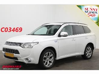 Vaurioauto  passenger cars Mitsubishi Outlander 2.0 PHEV instyle 4WD Schuif/kantel Navi Clima Leder SHZ Camera PDC AHK 2014/9