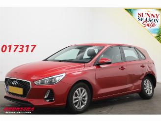 Coche accidentado Hyundai I-30 1.4 T-GDI Comfort Clima Cruise Apple/Android Camera PDC 44.536 km! 2017/3