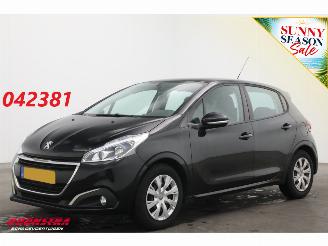 Auto incidentate Peugeot 208 1.2 PureTech Blue Lease Cruise Airco Apple/Android PDC 2018/7