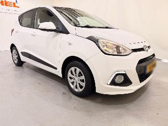 krockskadad bil auto Hyundai I-10 1.0 Go Climate/Navi 2016/6
