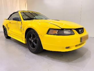 Schadeauto Ford USA Mustang Convertible 3.8 V6 Automaat 2001/2