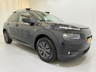 damaged passenger cars Citroën C4 cactus 1.6 Blue HDI 100 Shine Pano/Navi 2015/12
