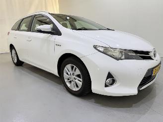 Vaurioauto  passenger cars Toyota Auris Touring Sports 1.8 Hybrid Aspiration Navi/Clima 2013/10