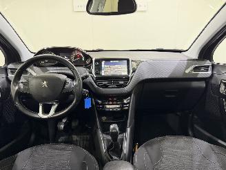 Peugeot 208 HB 1.2 Allure Navi/Clima/Pano picture 6