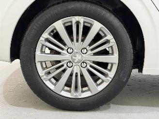 Peugeot 208 HB 1.6 Blue HDI 100 Premium picture 22