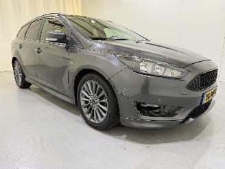 Schadeauto Ford Focus Wagon ST-Line 140 EcoBoost 2018/4