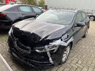 Avarii autoturisme Renault Mégane Stationcar 1.6 Plug -IN Hybrid Automaat Business Zen 2022/7