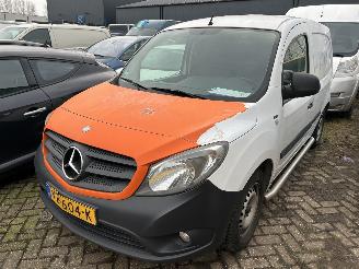 krockskadad bil bedrijf Mercedes Citan 109 CDI 2012/11